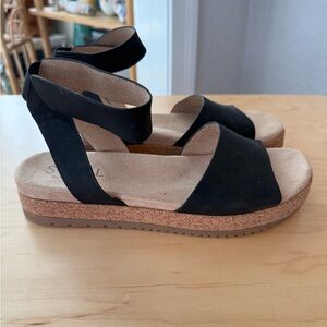SOUL by Naturalizer Black Leather Cork Sandals // 8